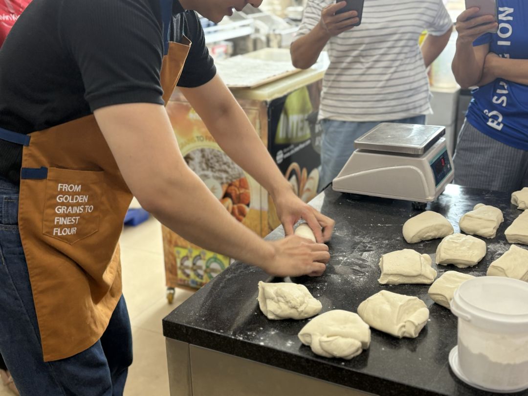 baking workshop-bep banh dia cau