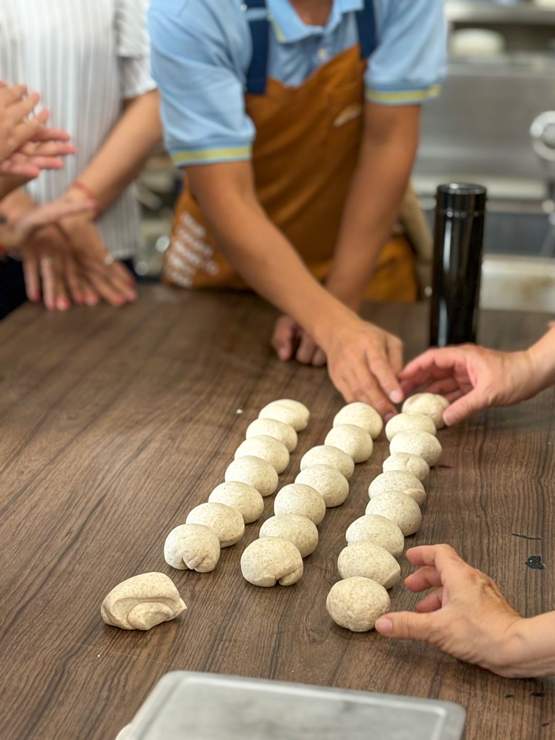 baking workshop-bep banh dia cau 2